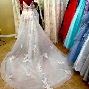 Beautiful wedding dress. Never worn, only tried on a couple times. Size 16.